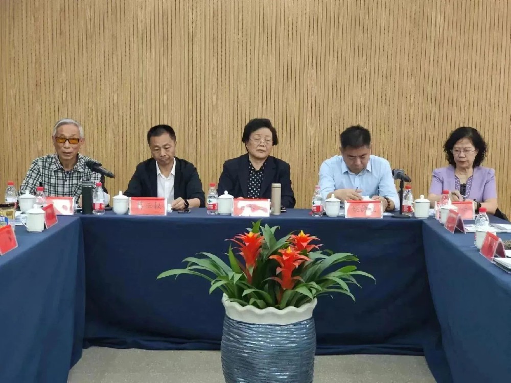 江苏省建材行业协会混凝土与水泥制品分会会长办公会在中江装配式公司召开