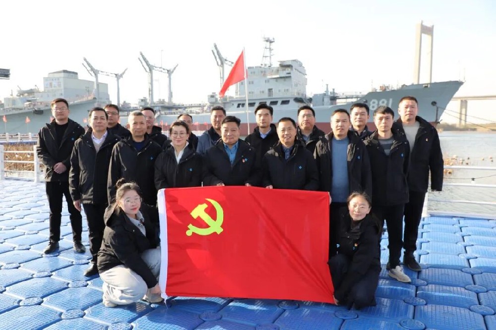 装配式公司党支部开展主题党日活动